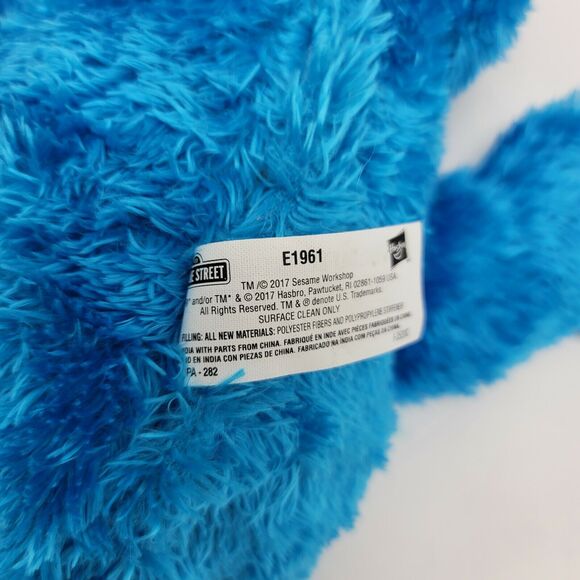 Sesame Street Feed Me Singing Cookie Monster Plush Interactive E1961 Vibrates - Picture 4 of 8